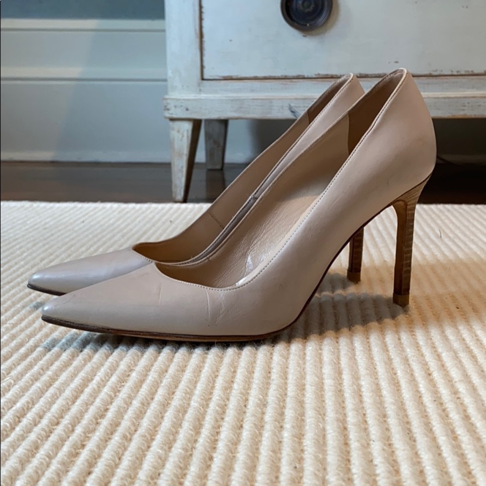Manolo Blahnik nude pumps